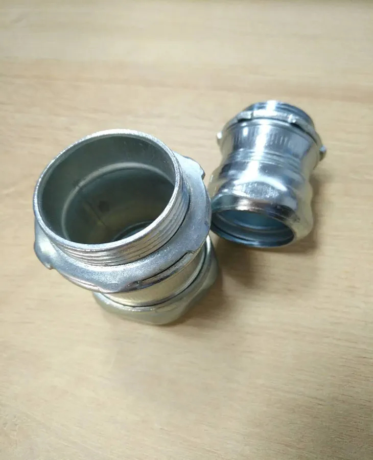 Челична ЕМТ цевна спојница